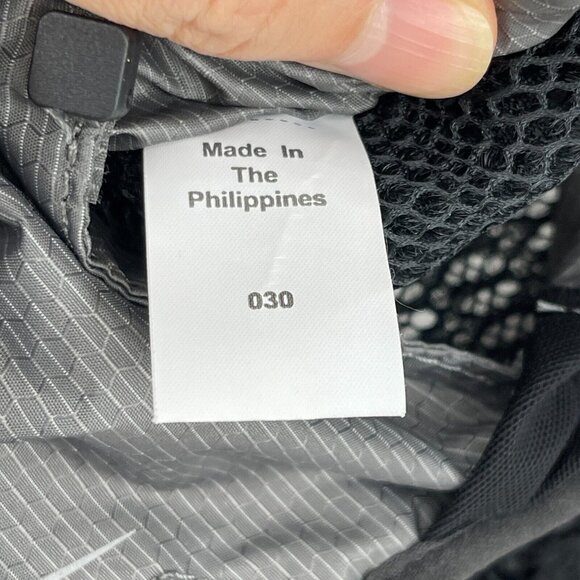 CamelBak Men's Black and Gray Hydration Vest - Picture 15 of 16